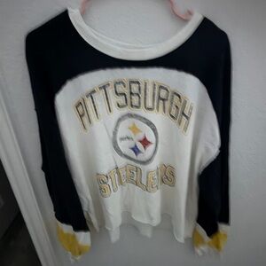 '47 Brand Pittsburgh Steelers long sleeve cropped shirt.